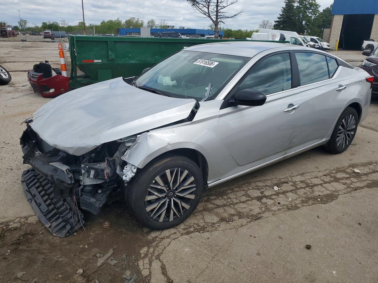 Salvage Nissan Altima Image