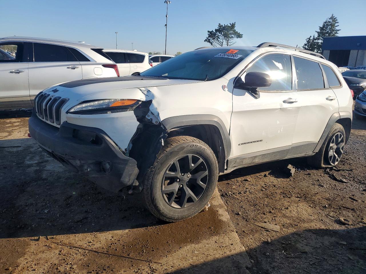 Salvage Jeep Cherokee Image