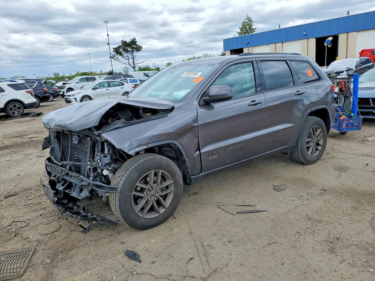 Salvage Jeep Cherokee Image