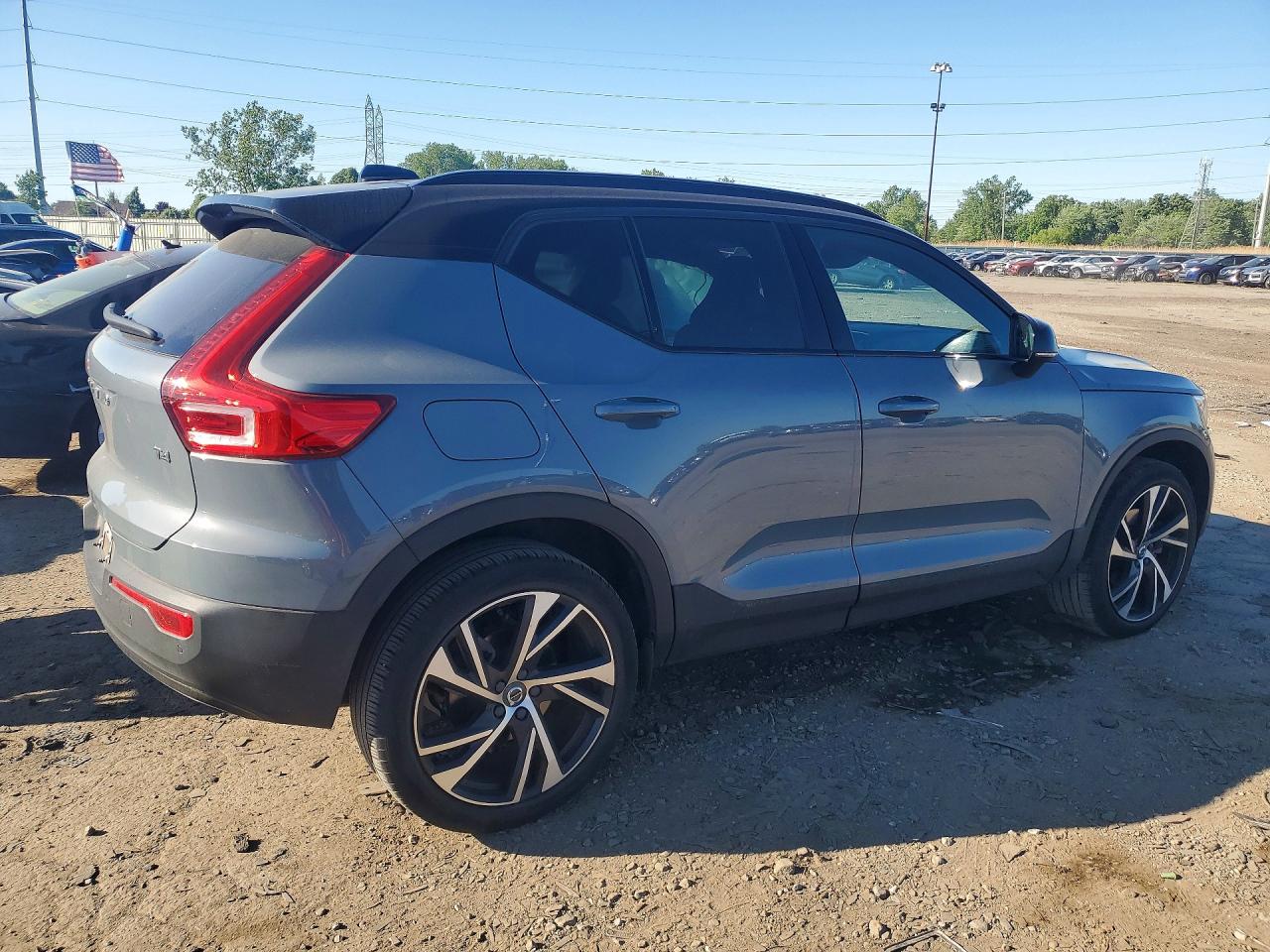 Volvo XC40 T4 R-design