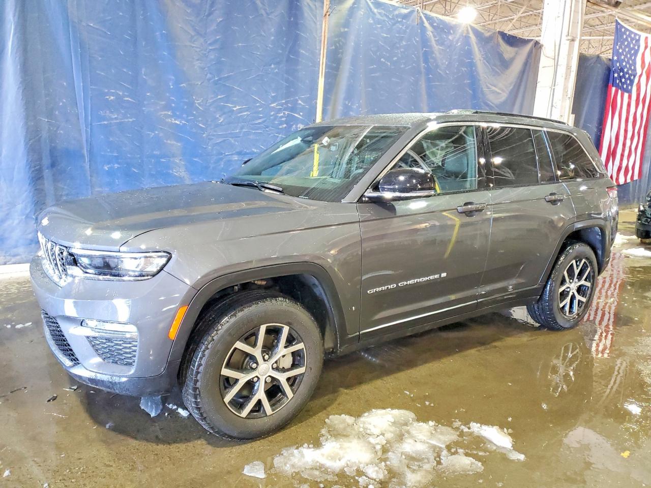 Salvage Jeep Cherokee Image