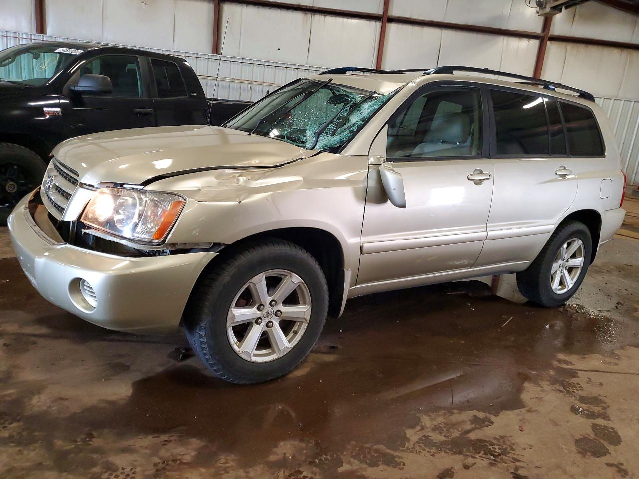 Salvage Toyota Highlander Image