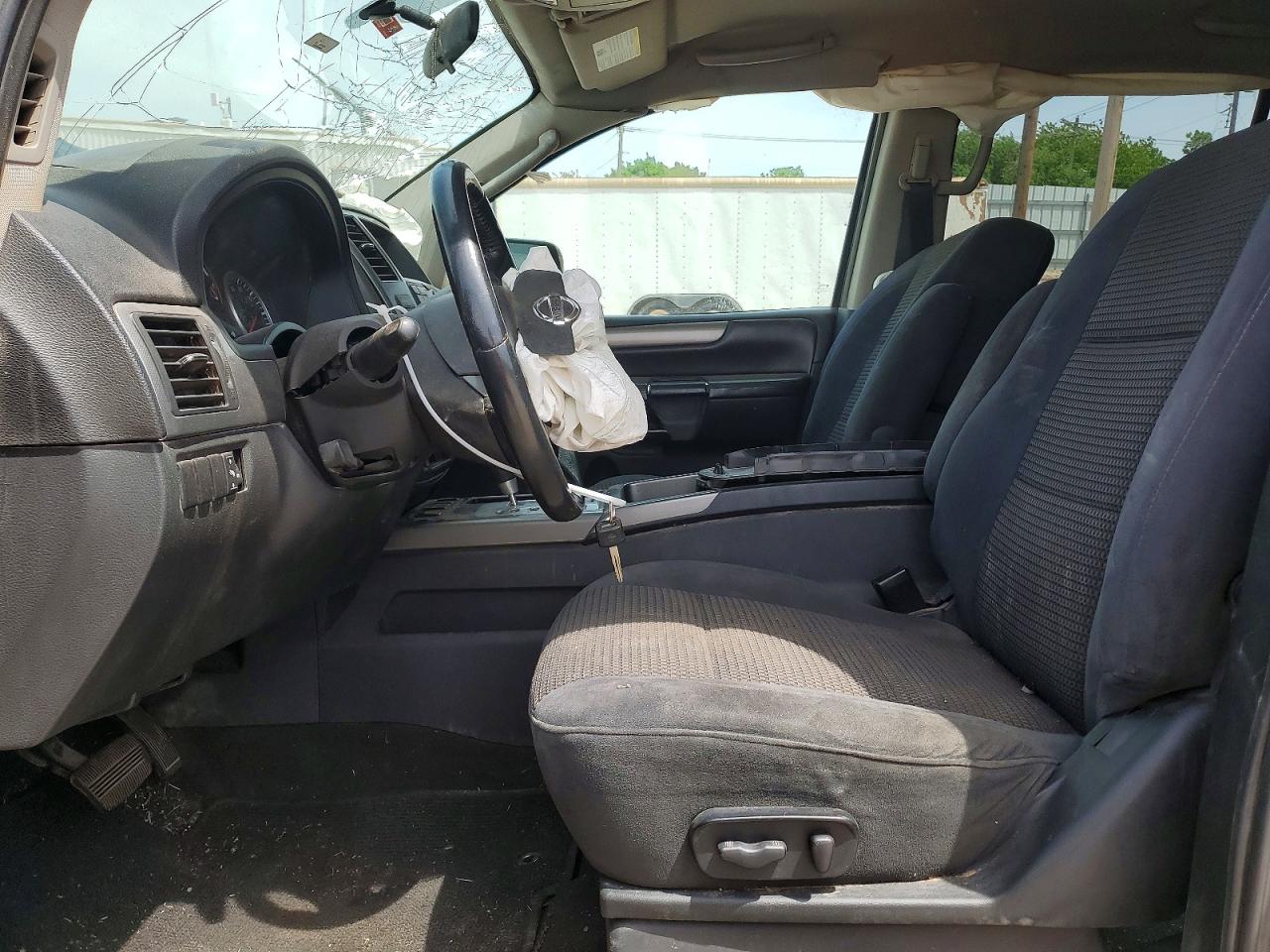 Nissan Armada Sv