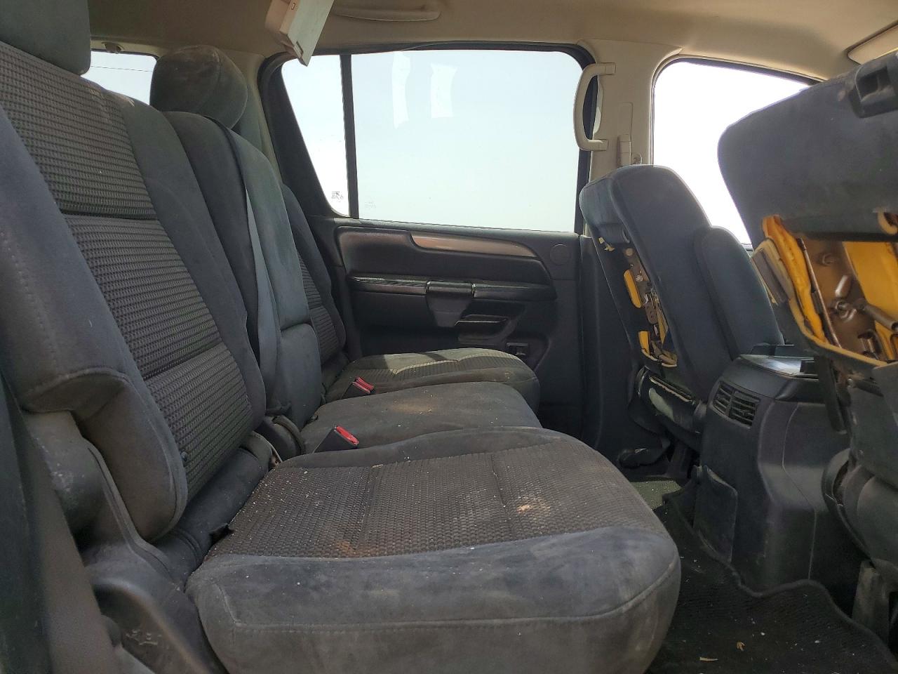 Nissan Armada Sv