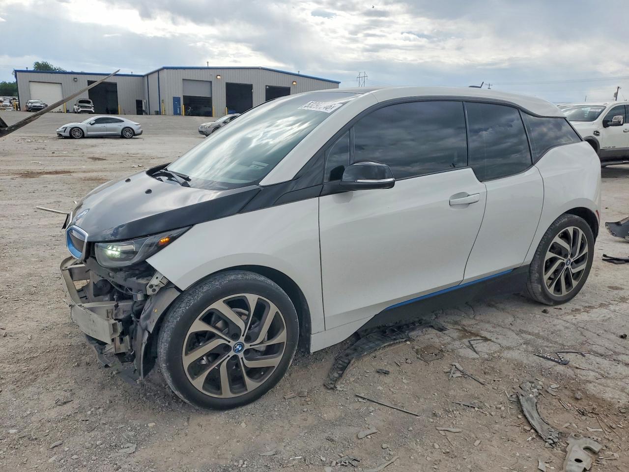 Salvage BMW i-Series Image
