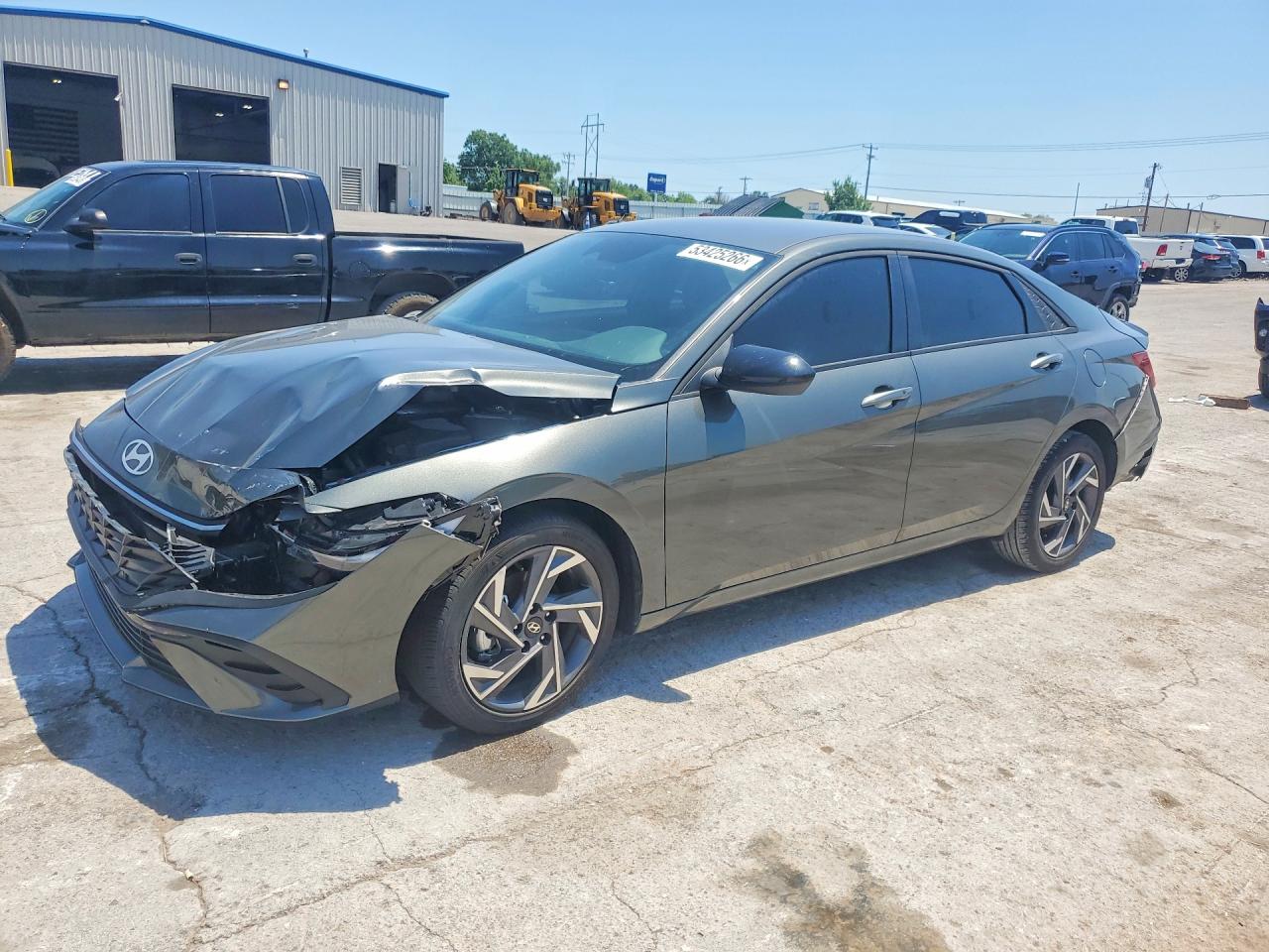 Salvage Hyundai ELANTRA Image
