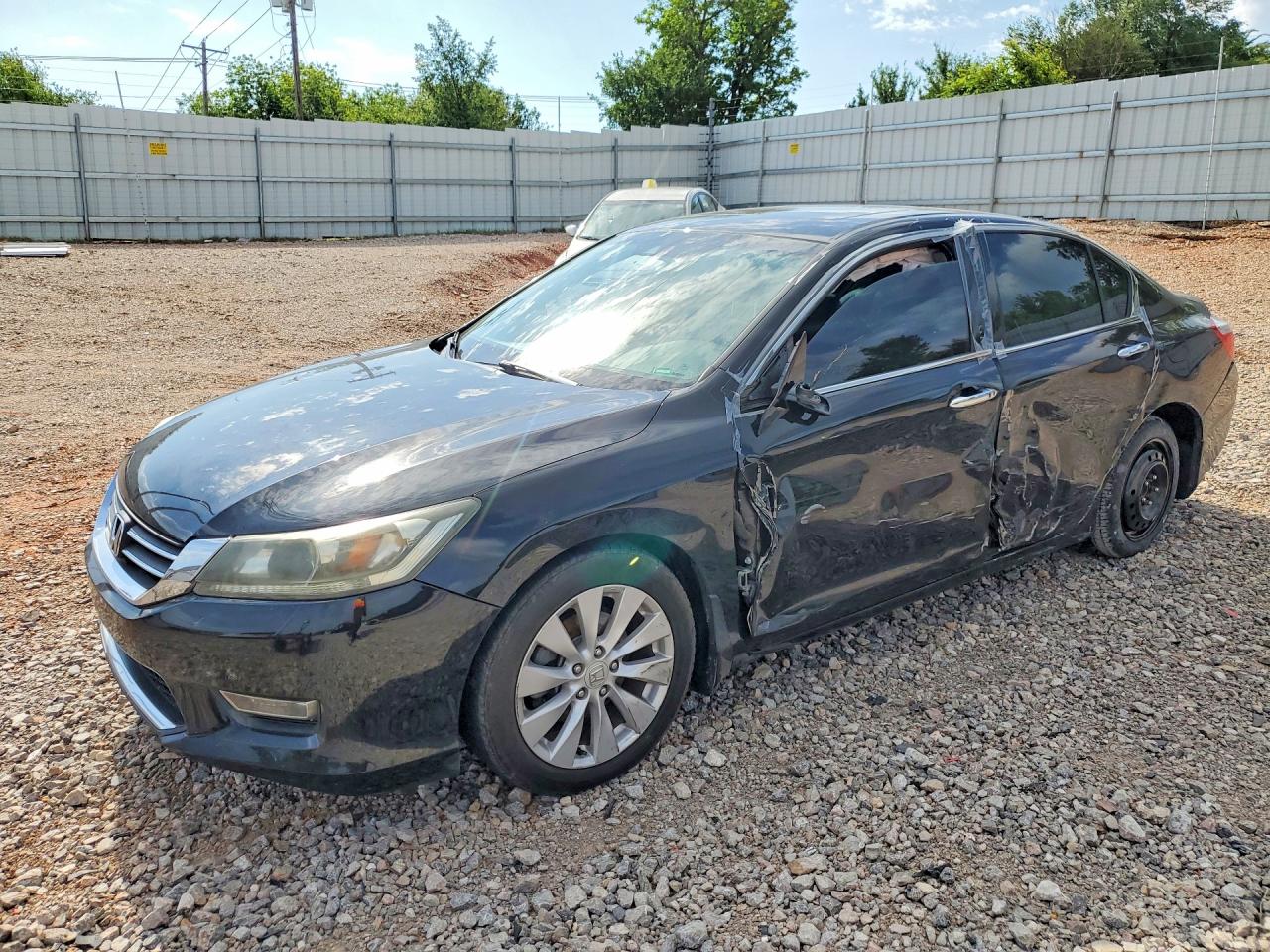 Salvage Honda Accord Image