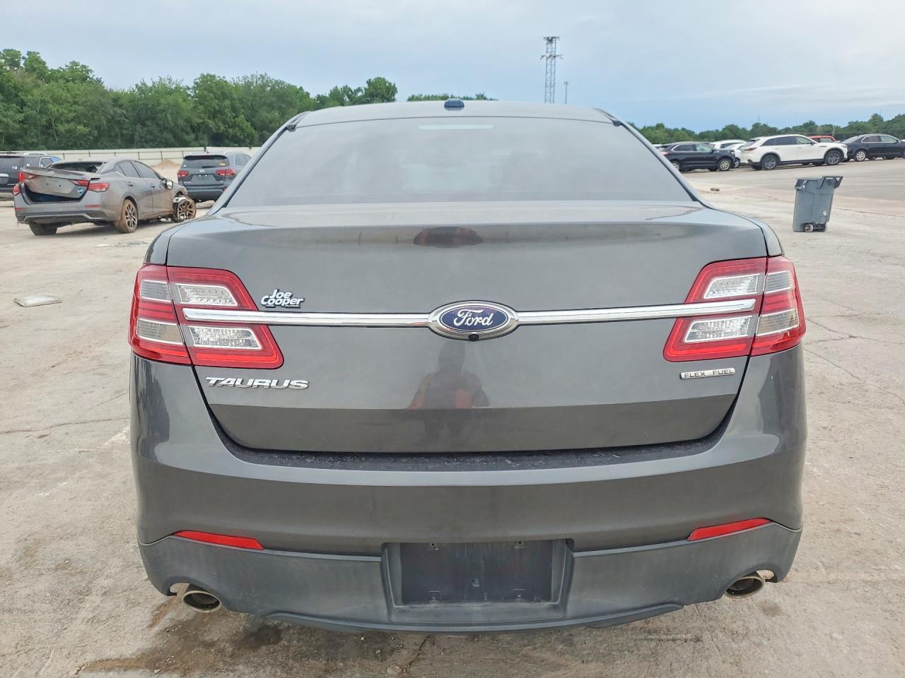 Ford Taurus Se