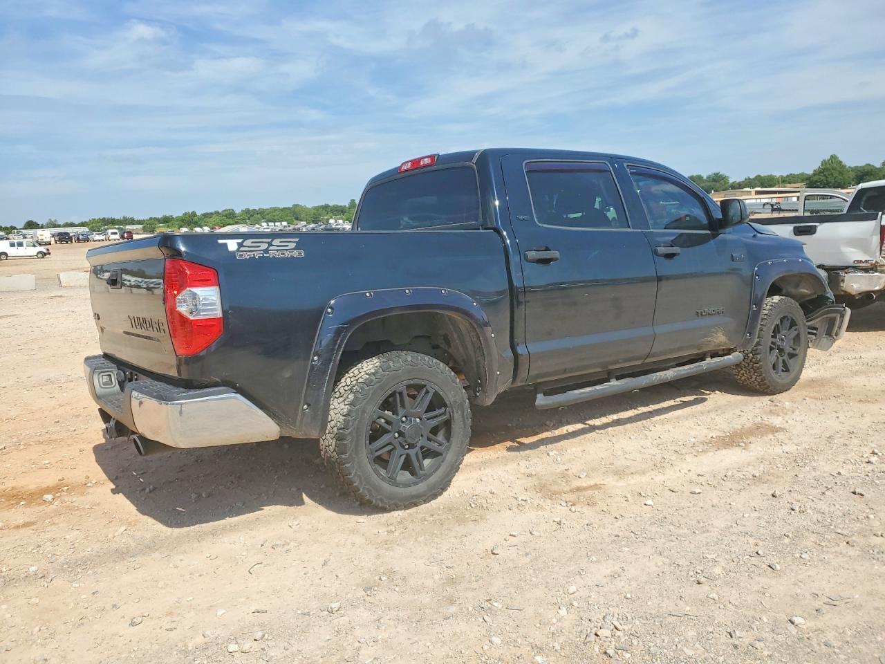 Toyota Tundra Crewmax Sr5