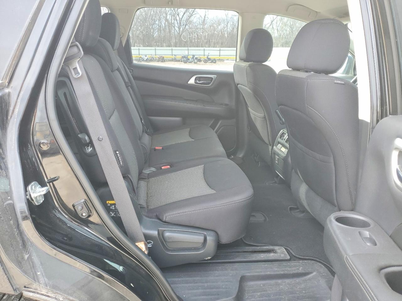 Nissan Pathfinder S