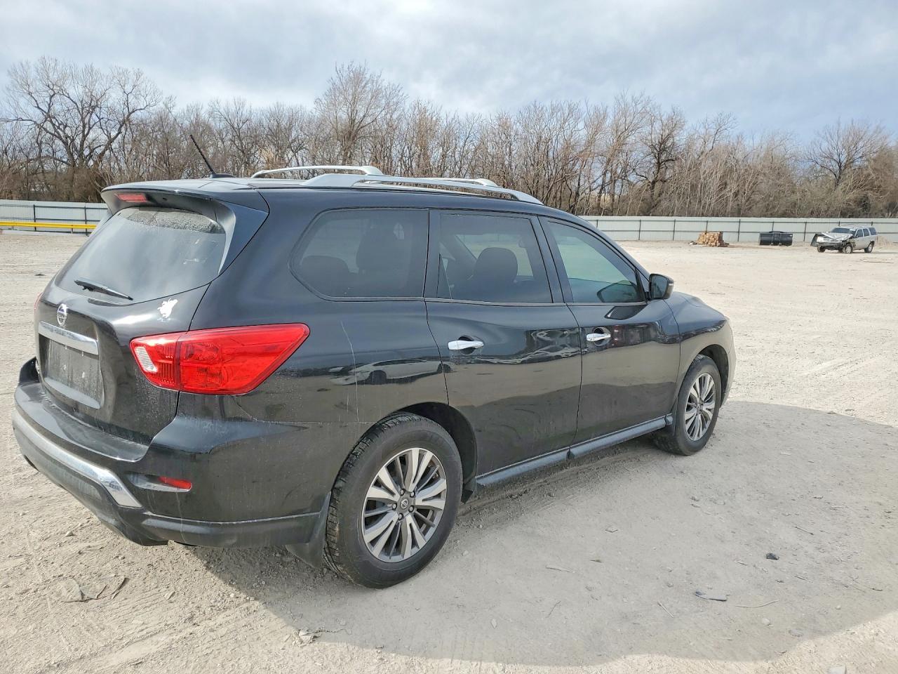 Nissan Pathfinder S