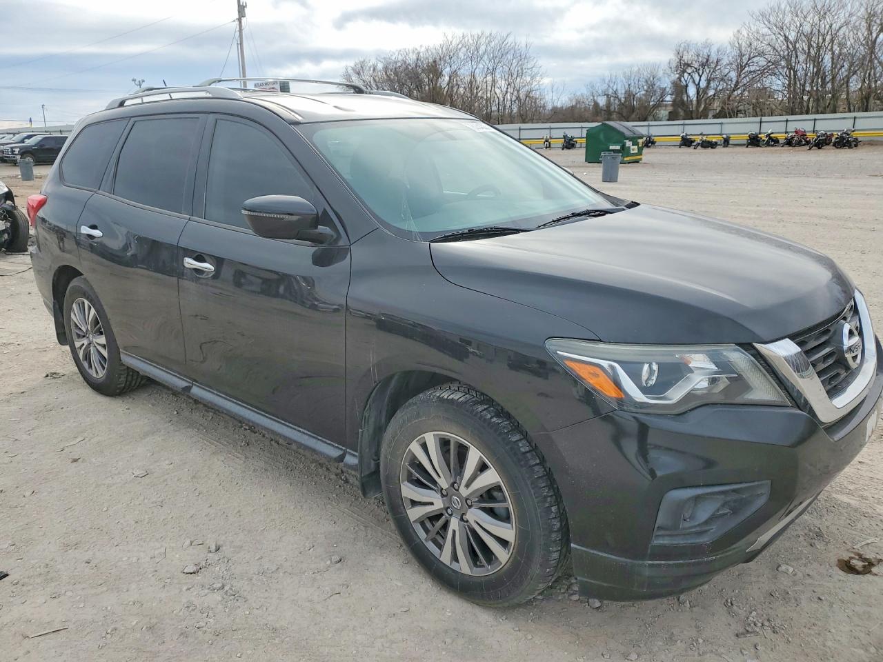 Nissan Pathfinder S