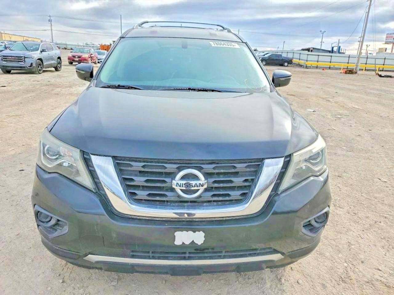 Nissan Pathfinder S