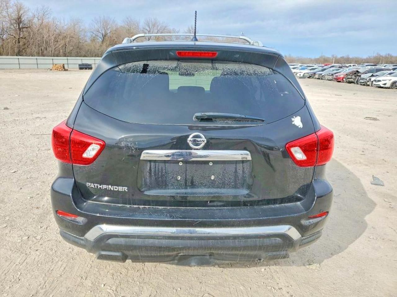 Nissan Pathfinder S