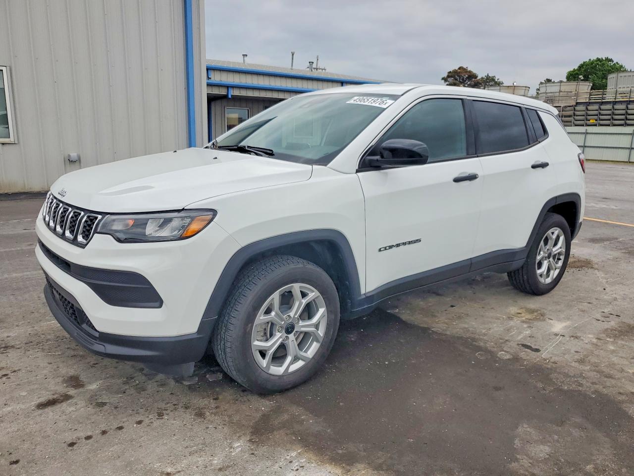 Salvage Jeep Compass Image