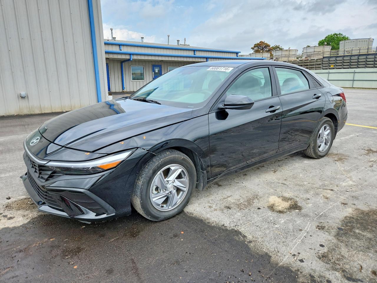 Salvage Hyundai ELANTRA Image