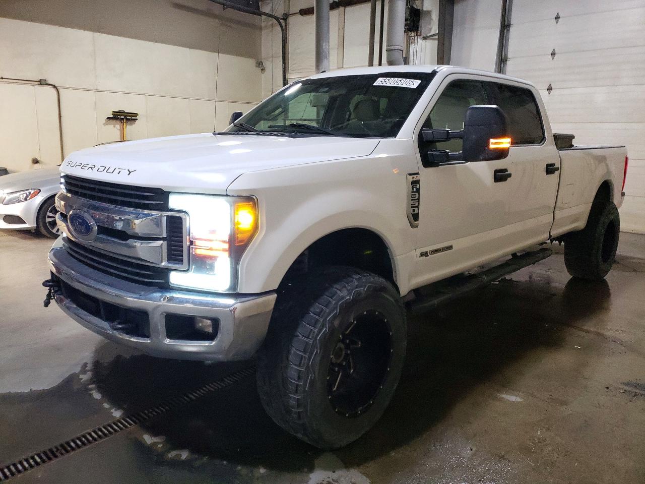 Salvage Ford F-350 Image