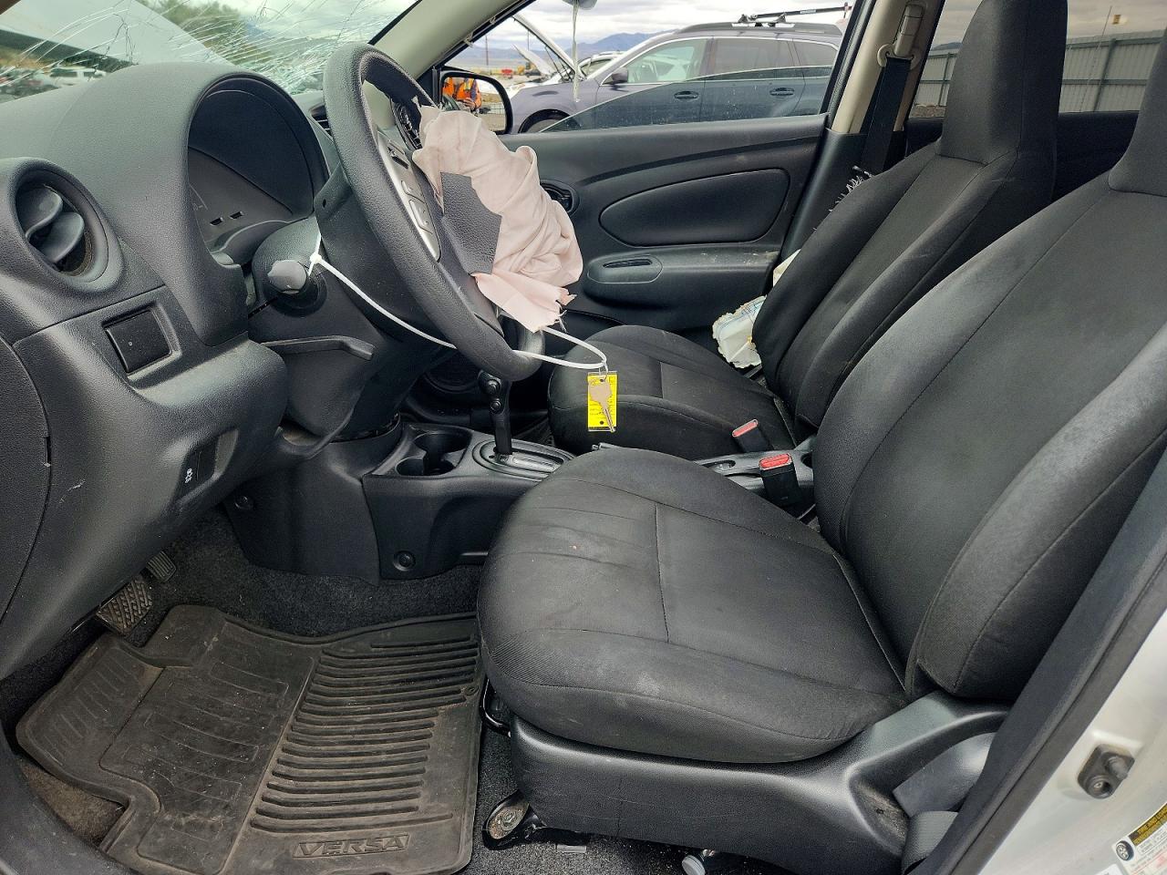 Nissan Versa 1.6 S Plus