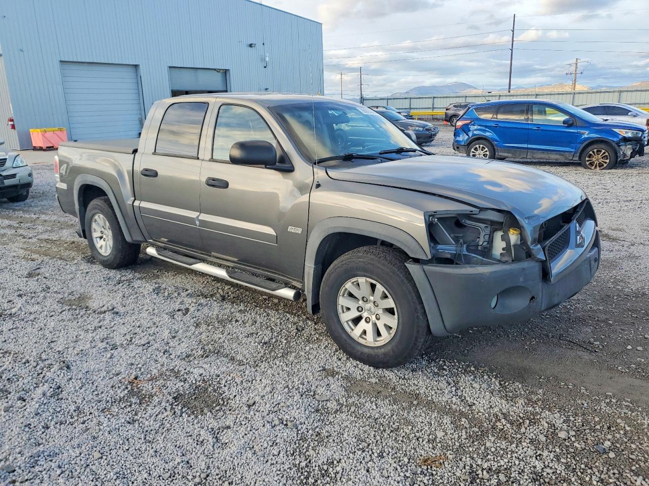 Mitsubishi Raider