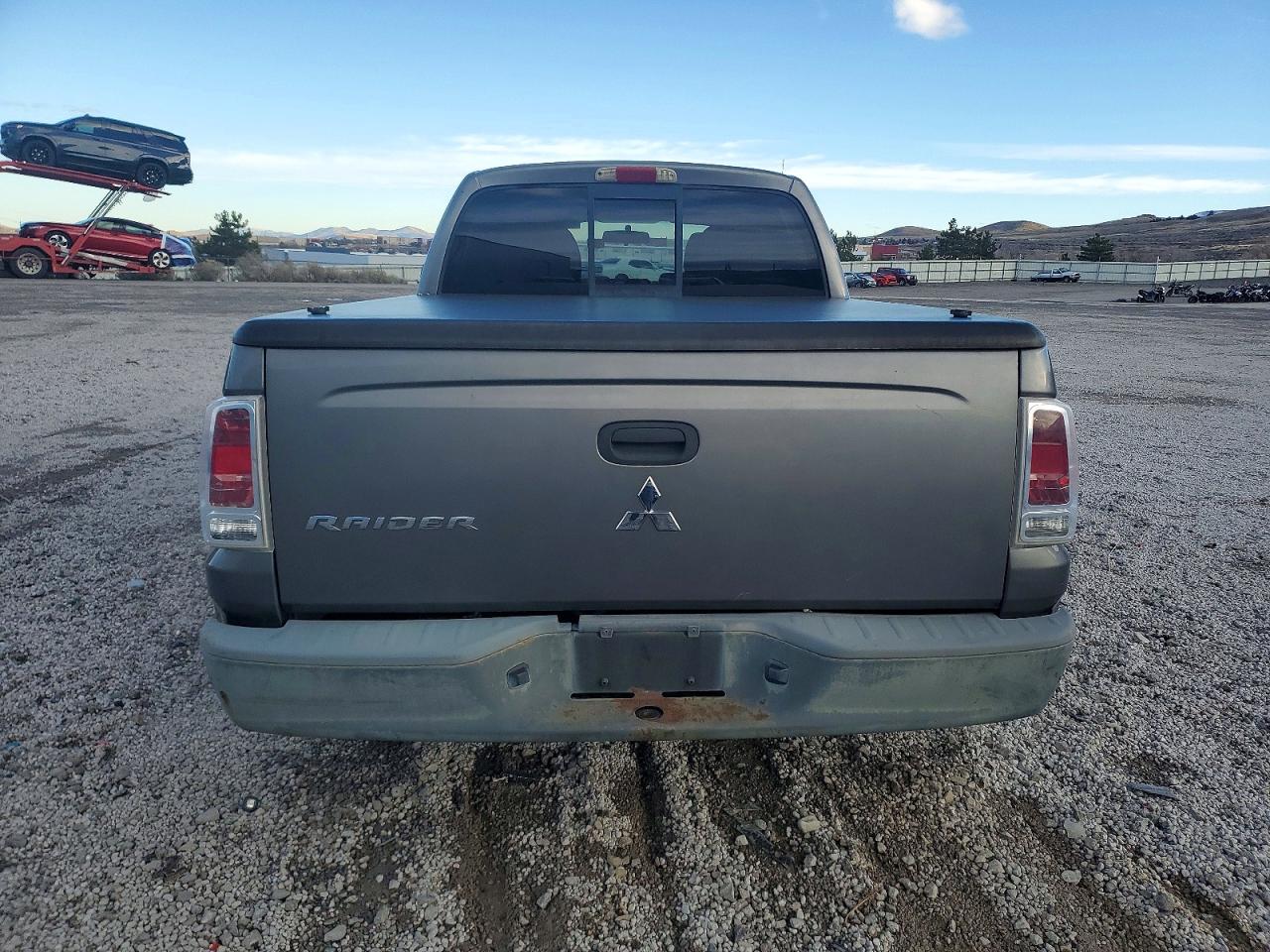 Mitsubishi Raider