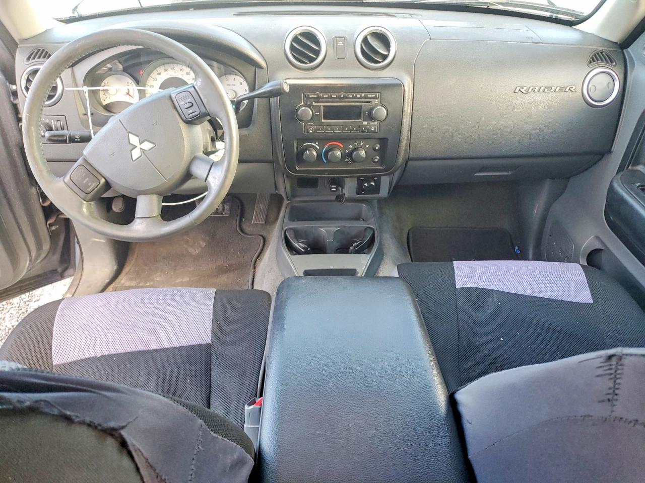 Mitsubishi Raider