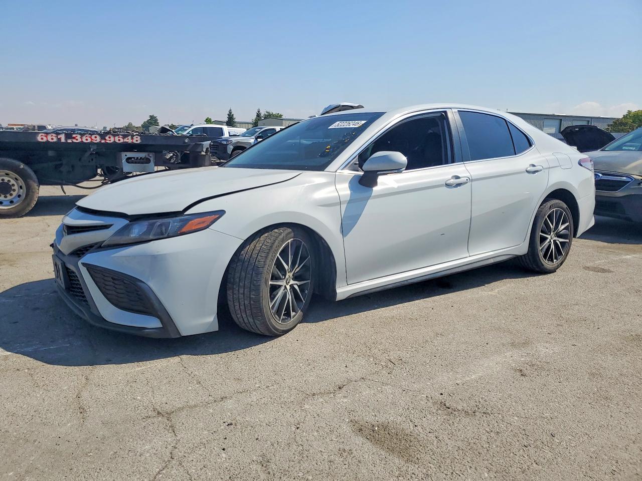 Salvage Toyota Camry Image