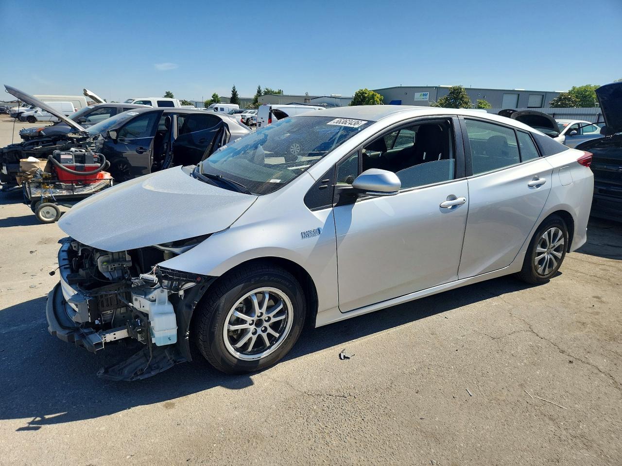 Salvage Toyota Prius Image