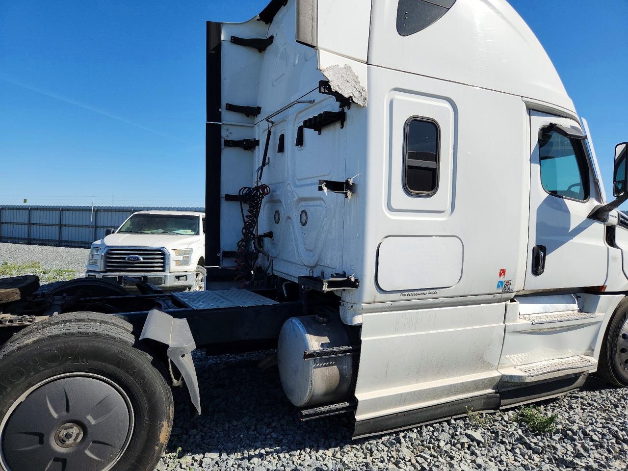 Freightliner Cascadia 126