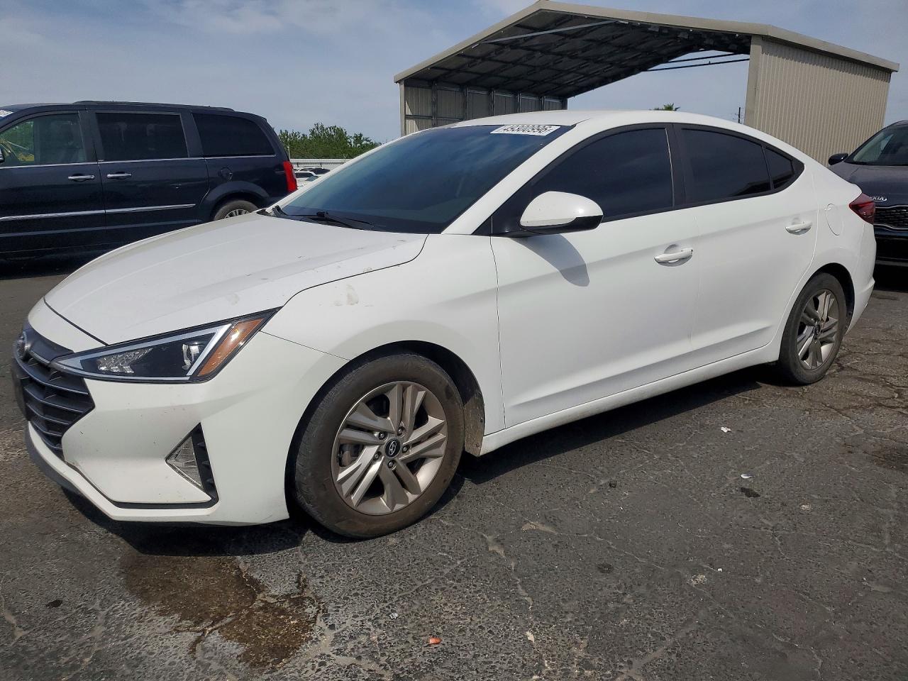 Salvage Hyundai ELANTRA Image