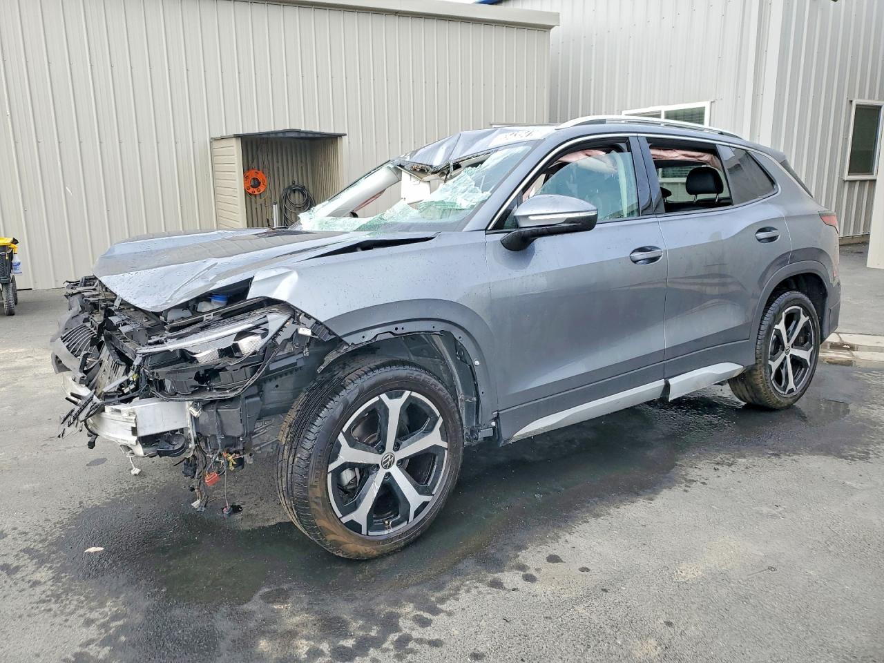 Salvage Volkswagen Tiguan Image