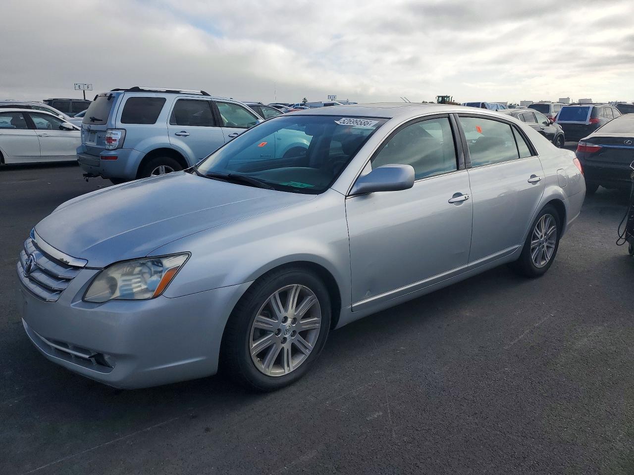 Salvage Toyota Avalon Lim Image