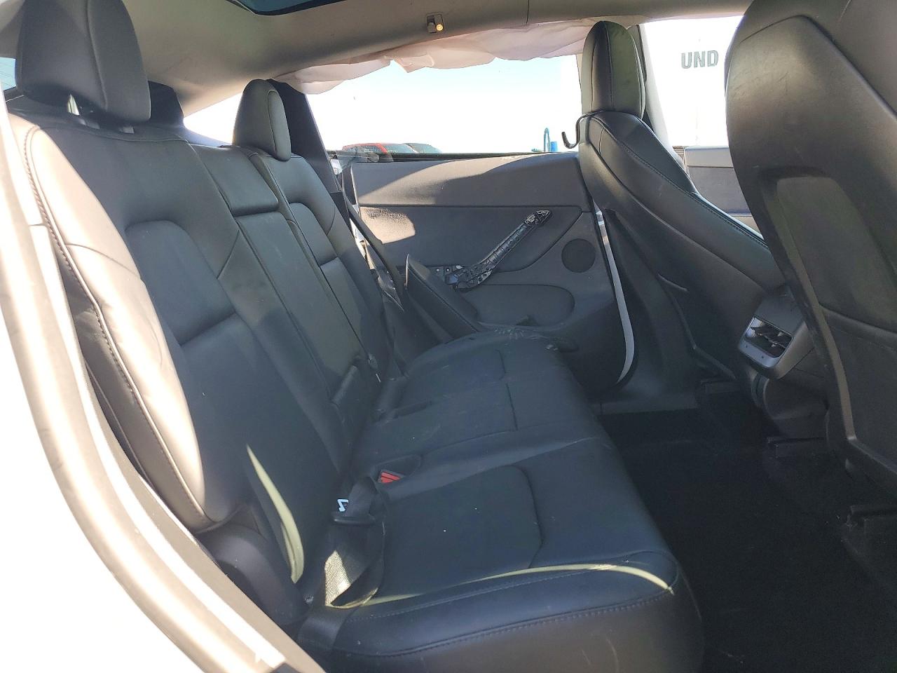 Tesl Model Y
