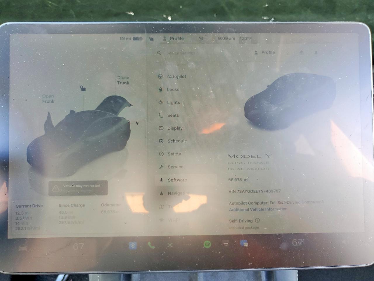 Tesl Model Y