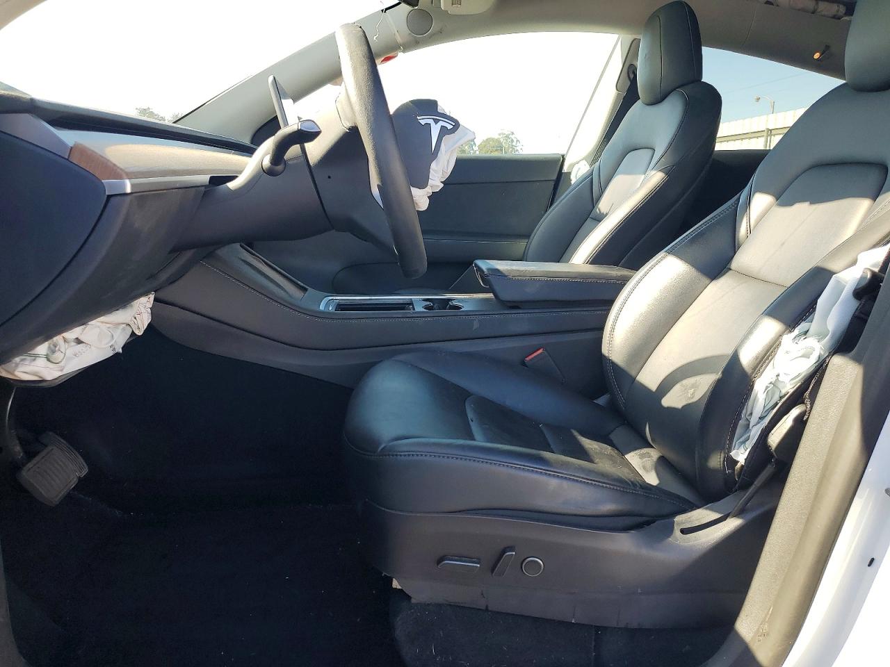Tesl Model Y