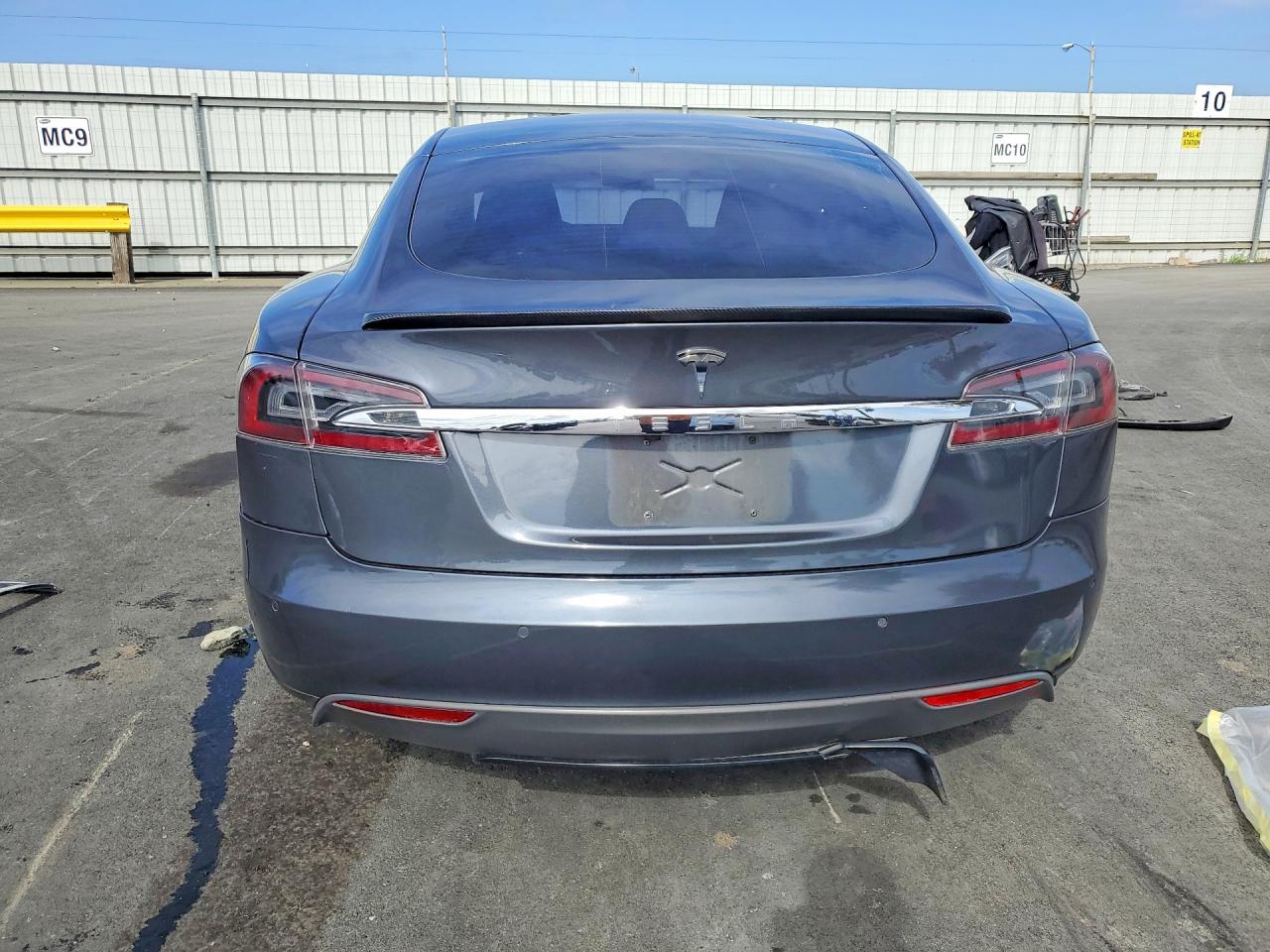 Tesla Model S 85