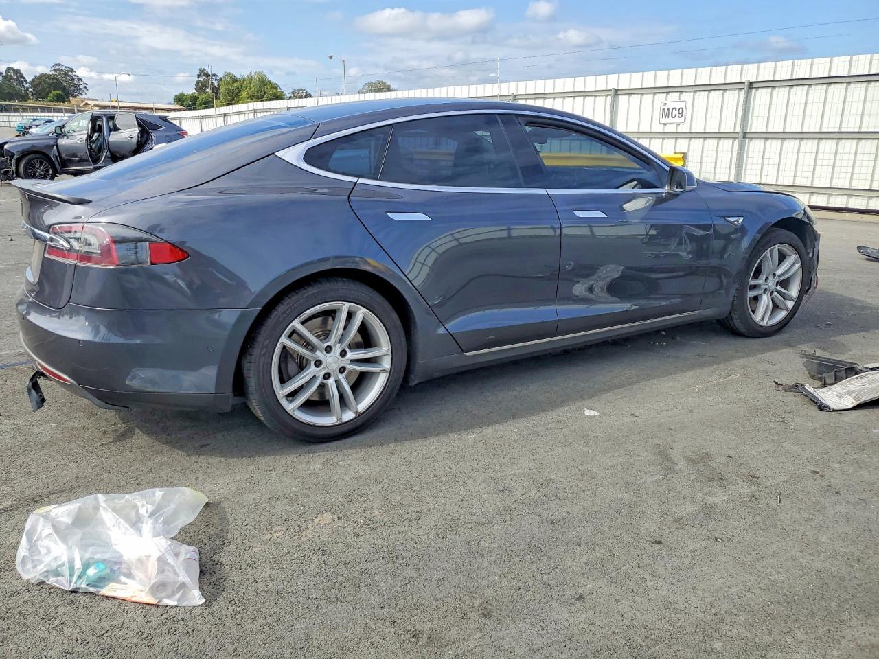 Tesla Model S 85