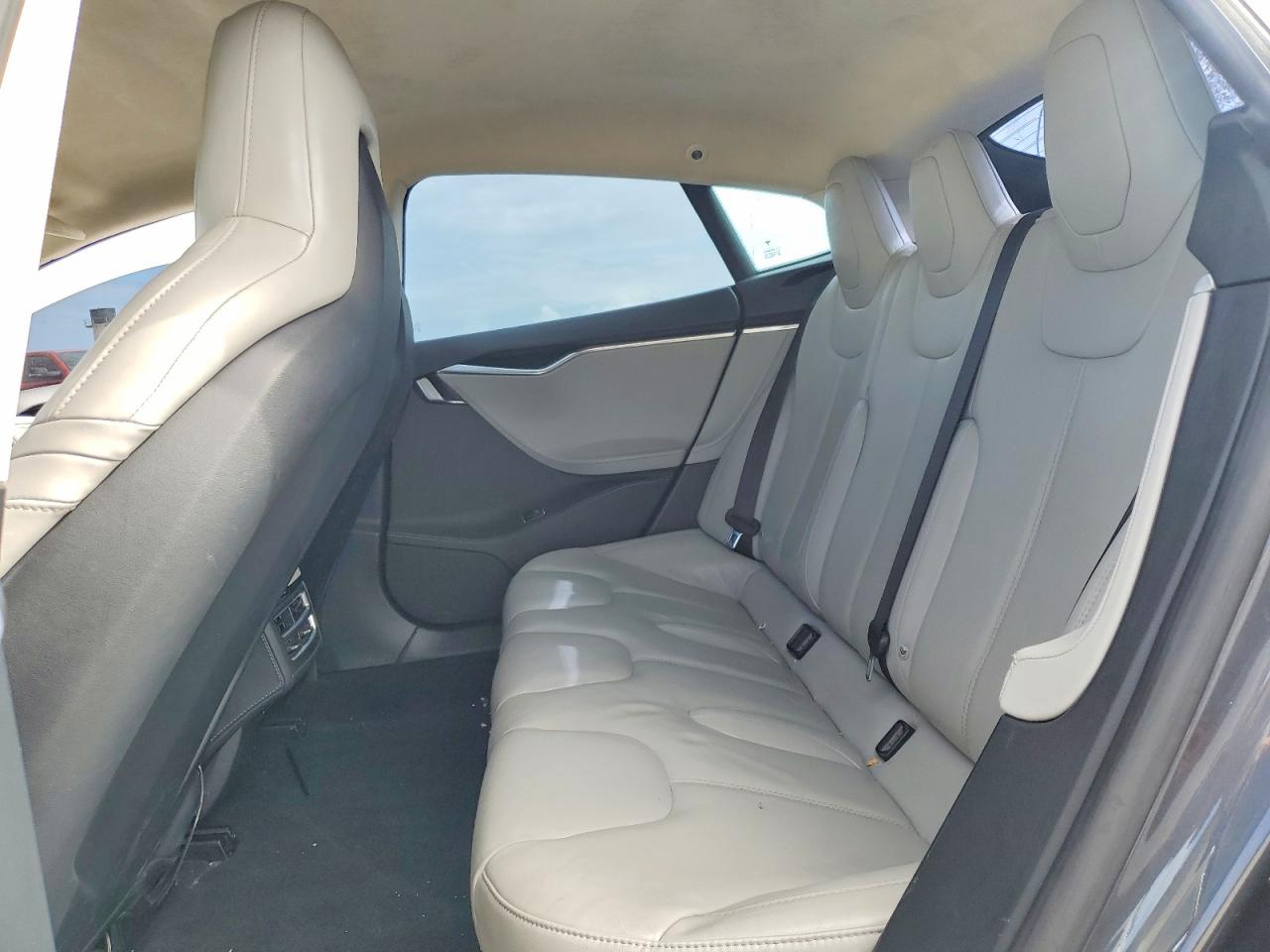 Tesla Model S 85
