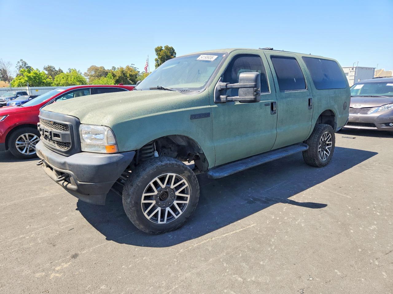 Salvage Ford Excursion Image
