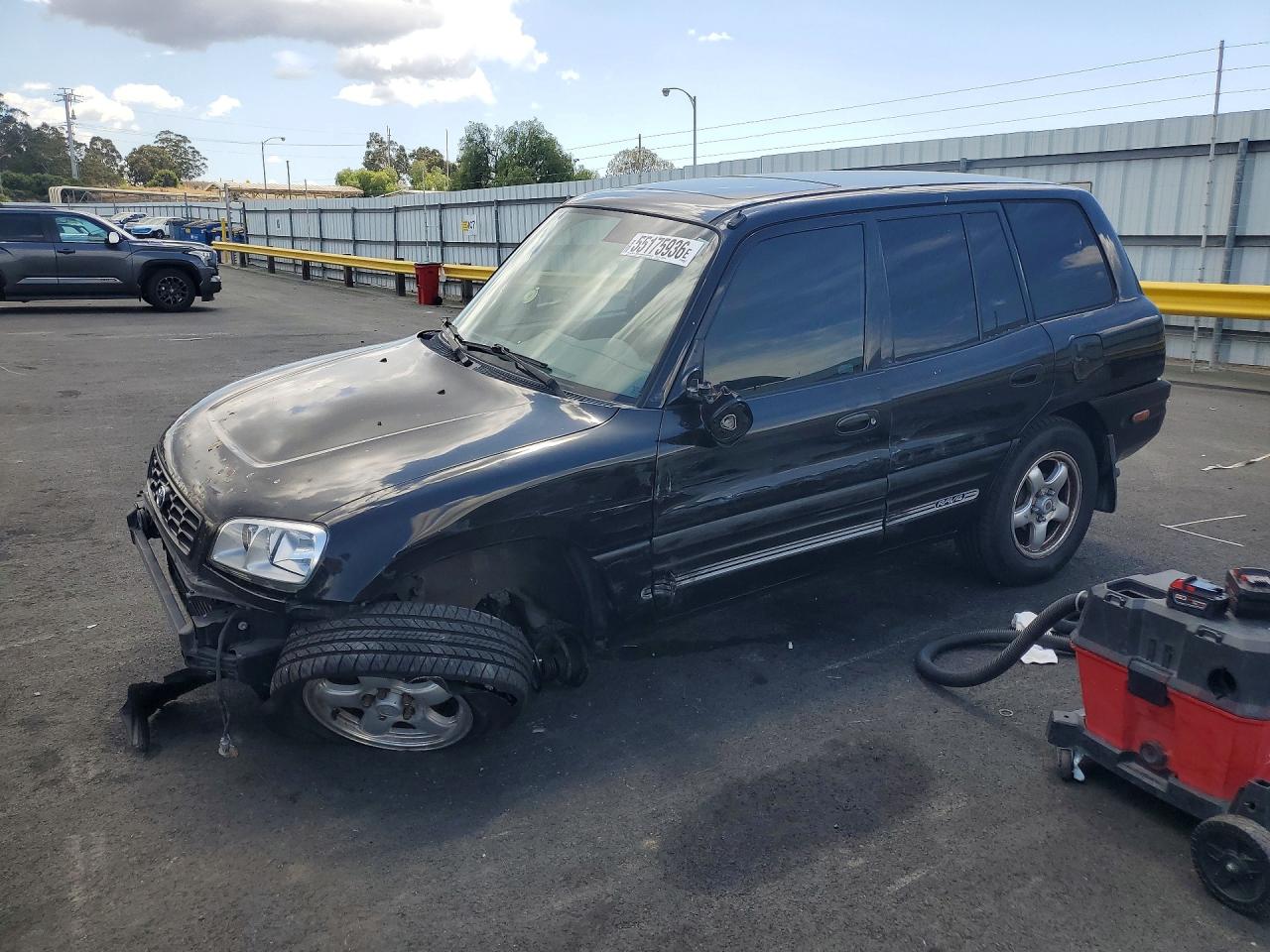 Salvage Toyota RAV4 Image