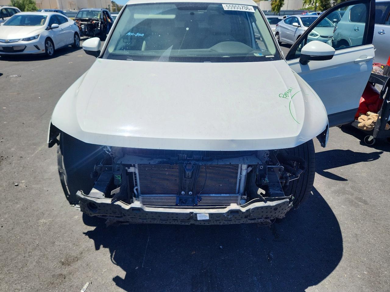 Volkswagen Tiguan S