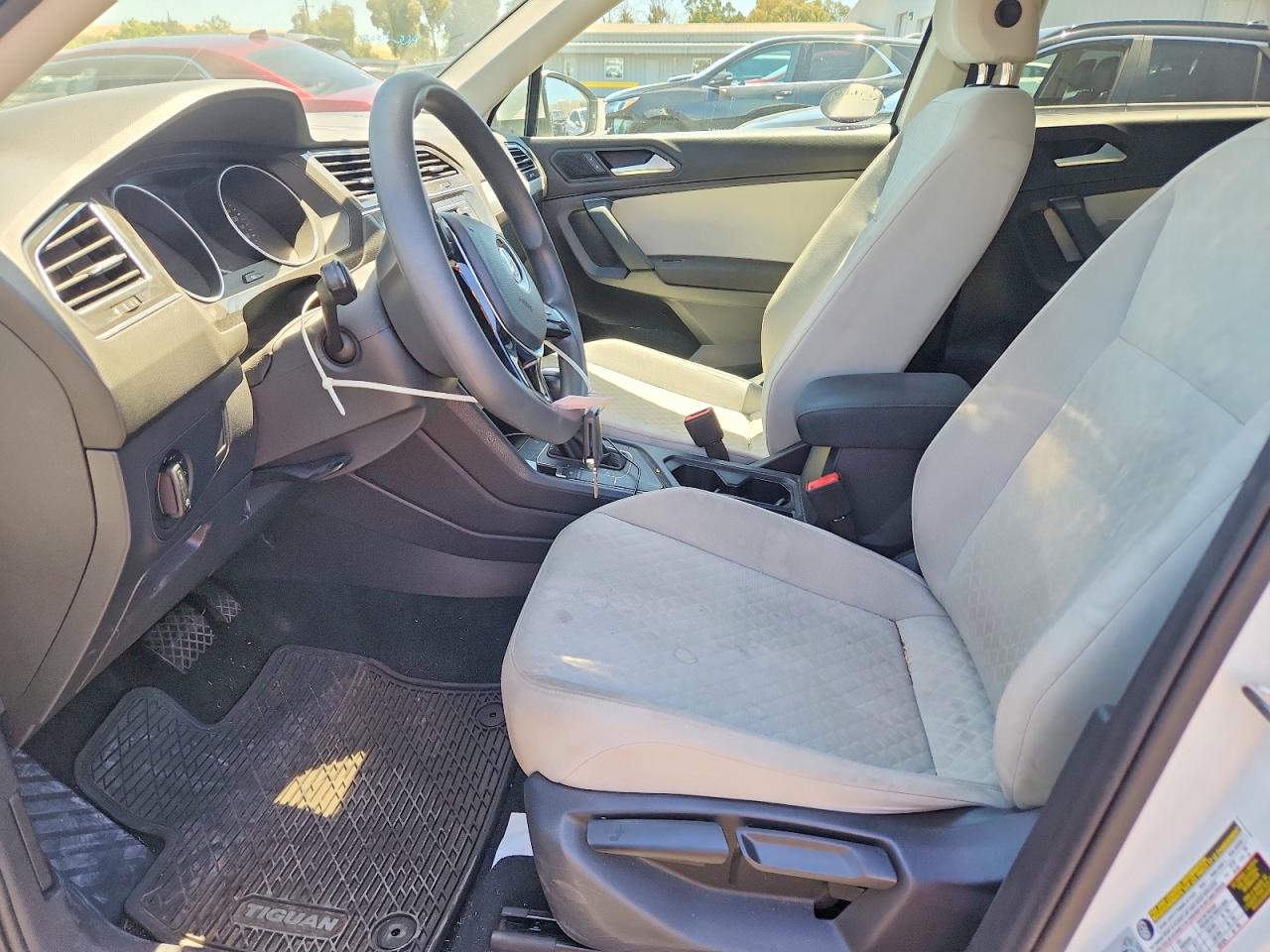 Volkswagen Tiguan S