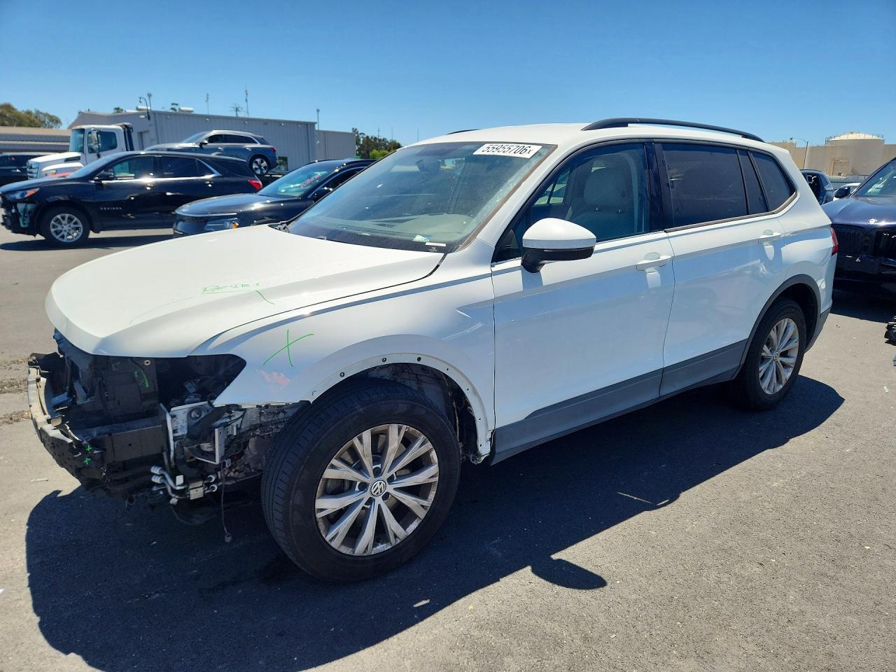 Salvage Volkswagen Tiguan Image