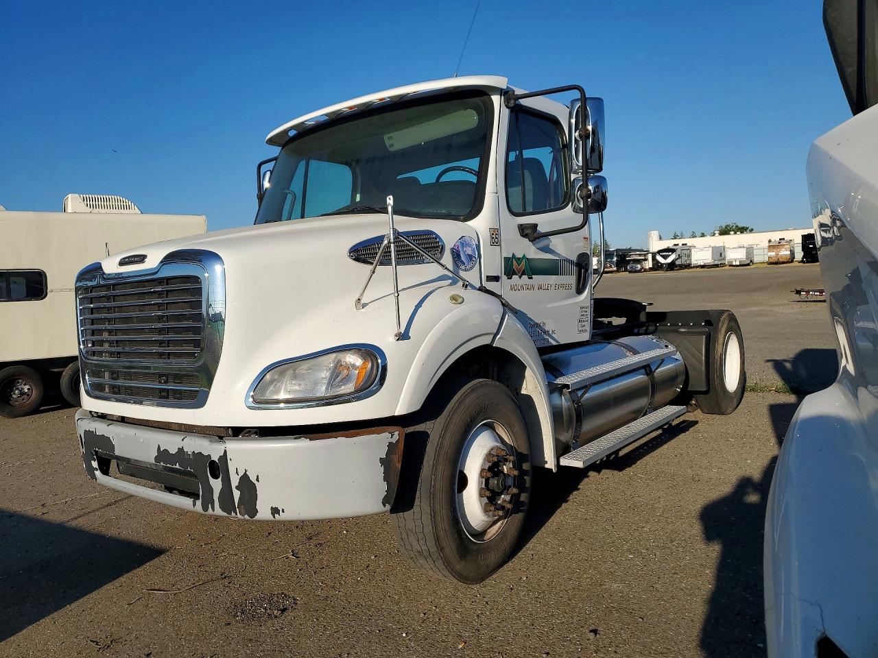 Salvage Freightliner M2 Image