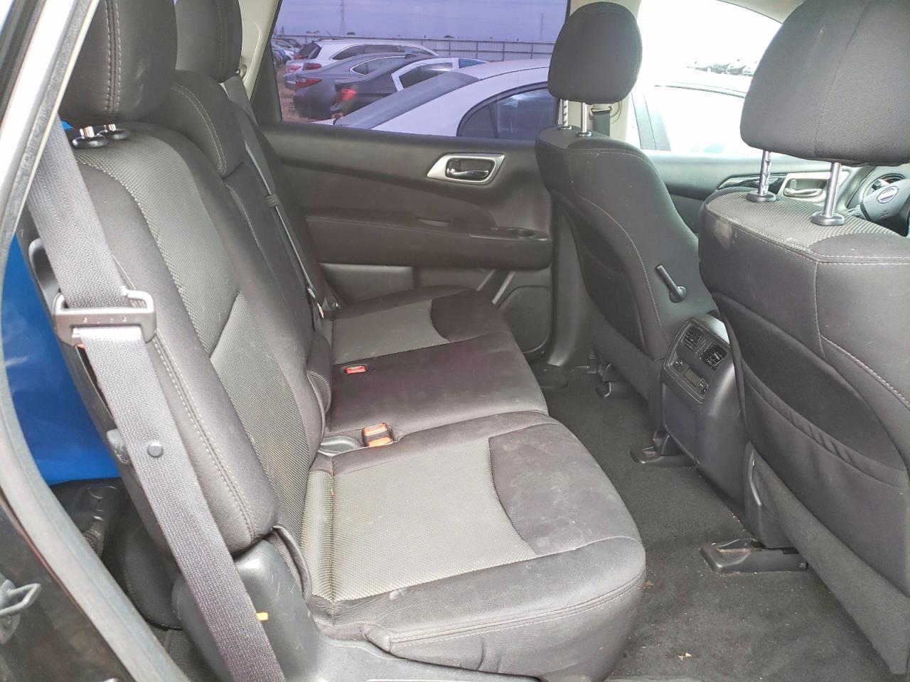 Nissan Pathfinder S