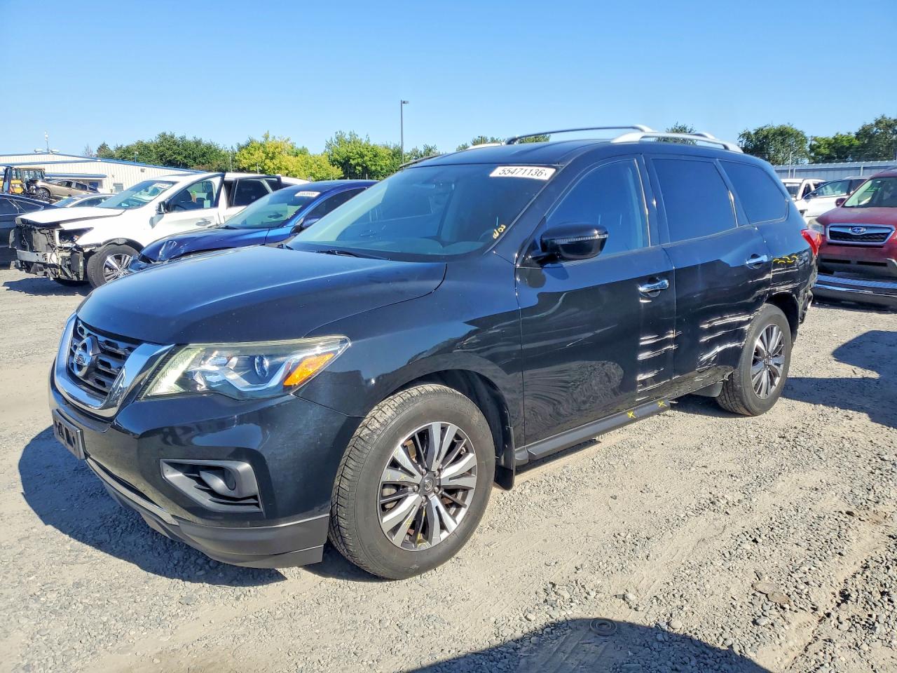 Salvage Nissan Pathfinder Image