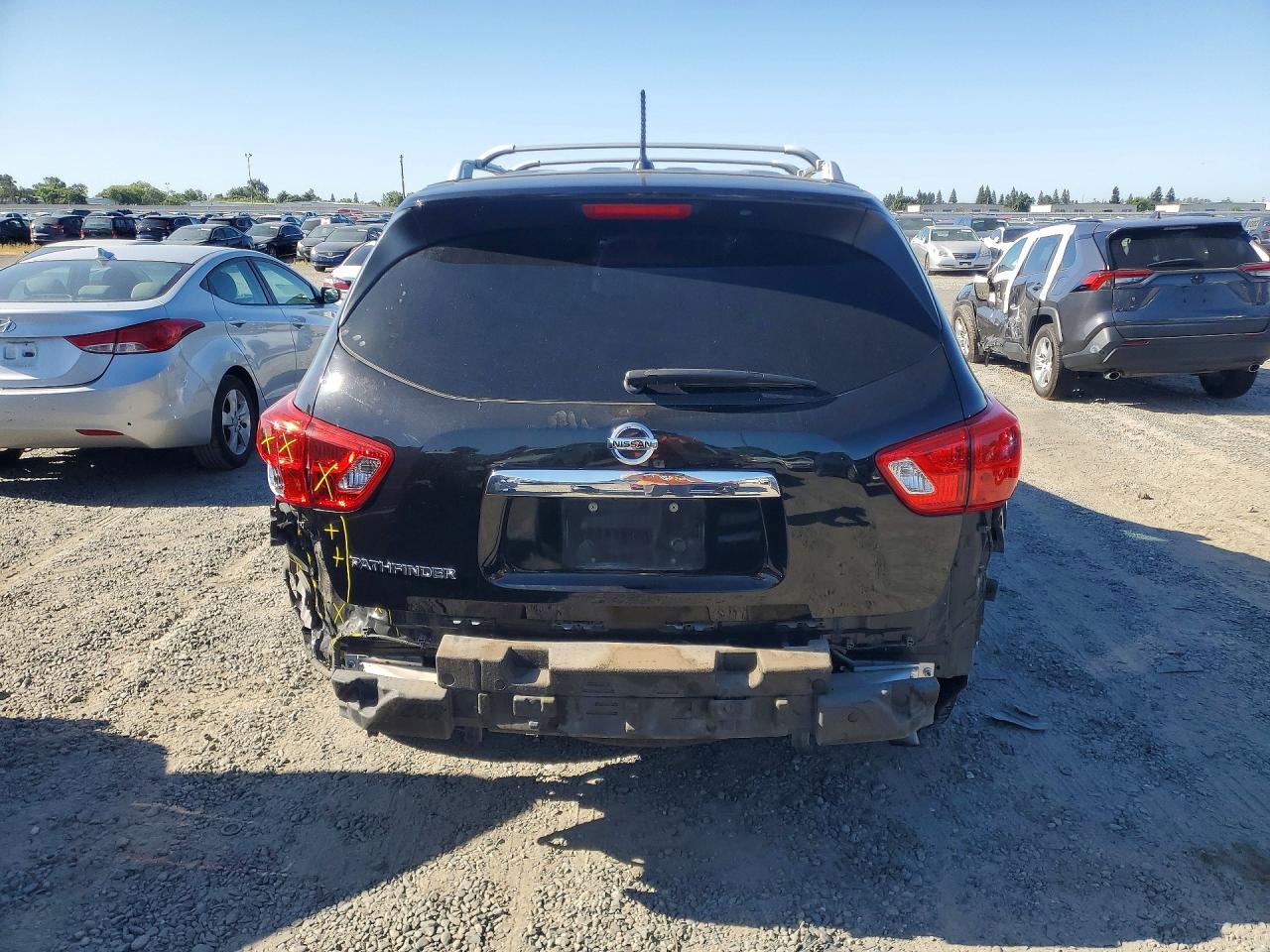 Nissan Pathfinder S