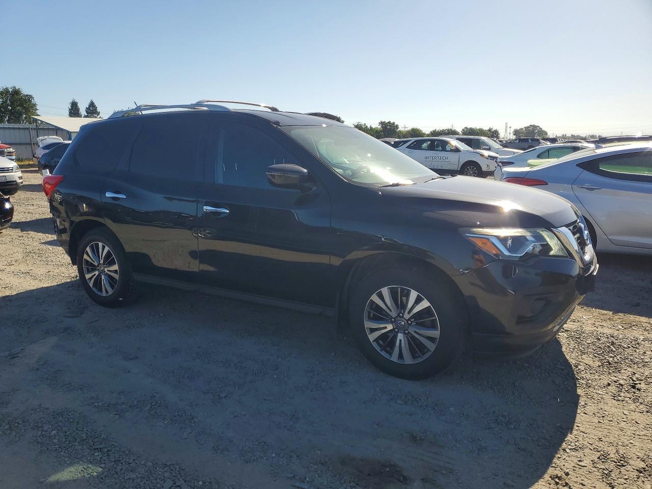 Nissan Pathfinder S
