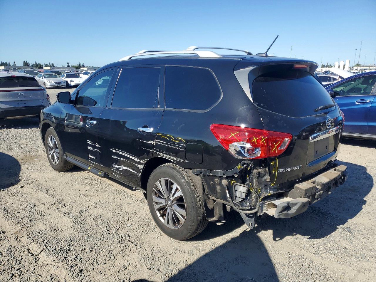 Nissan Pathfinder S
