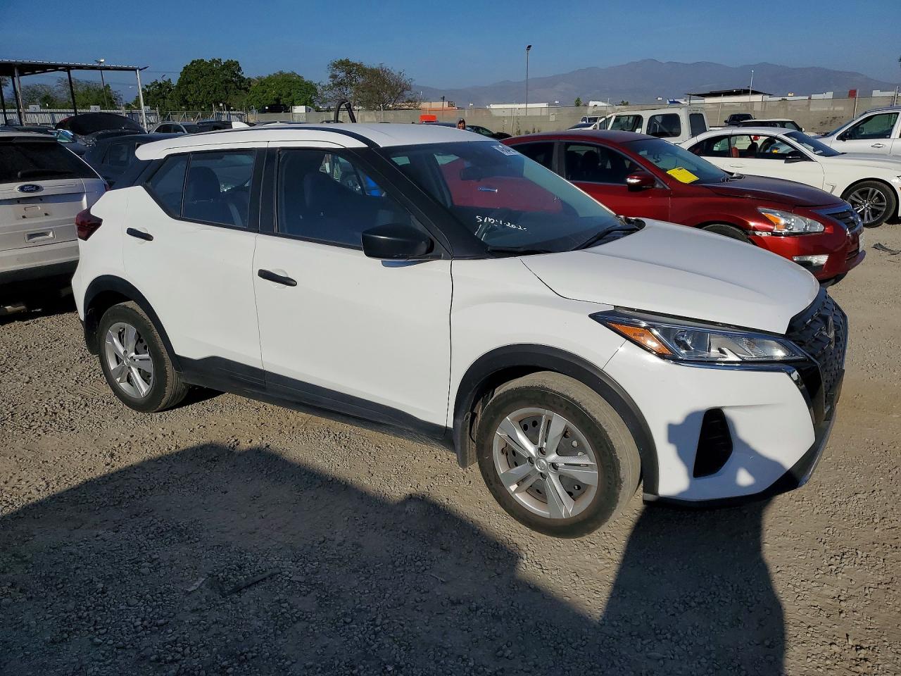Nissan Kicks S