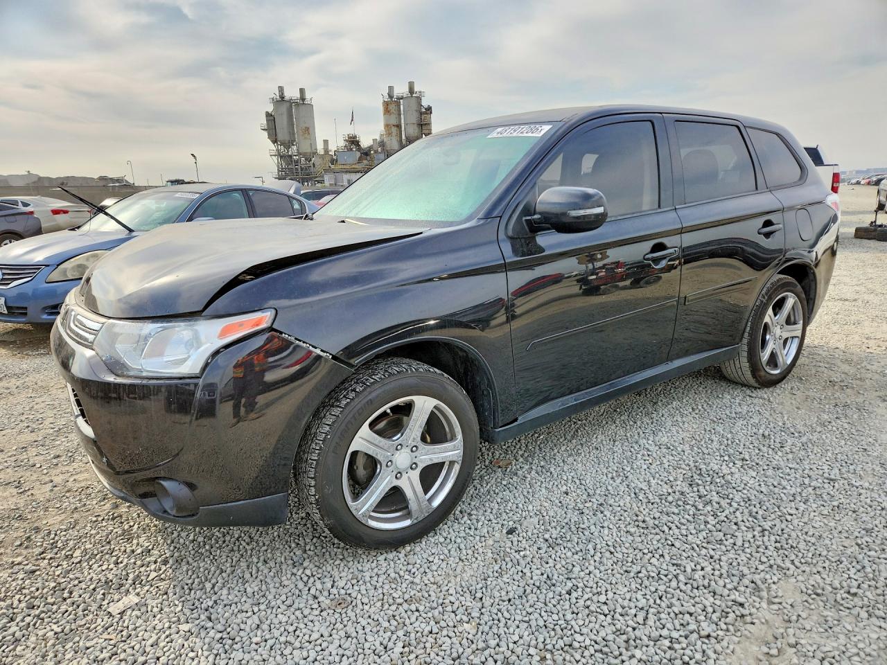 Salvage Mitsubishi Outlander Image